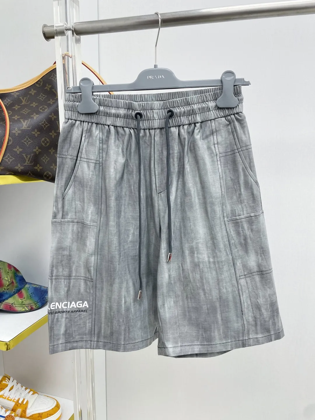 Bal Paris 2026 summer New Arrival letter printed brand LOGO casual shorts DD are on sale simultaneously on the official website. Brand Classic LOGO casual pants, customized fabrics, excellent comfort and strong touch. Highly recognisable, perfect appearance and craftsmanship. Size:M-3XL